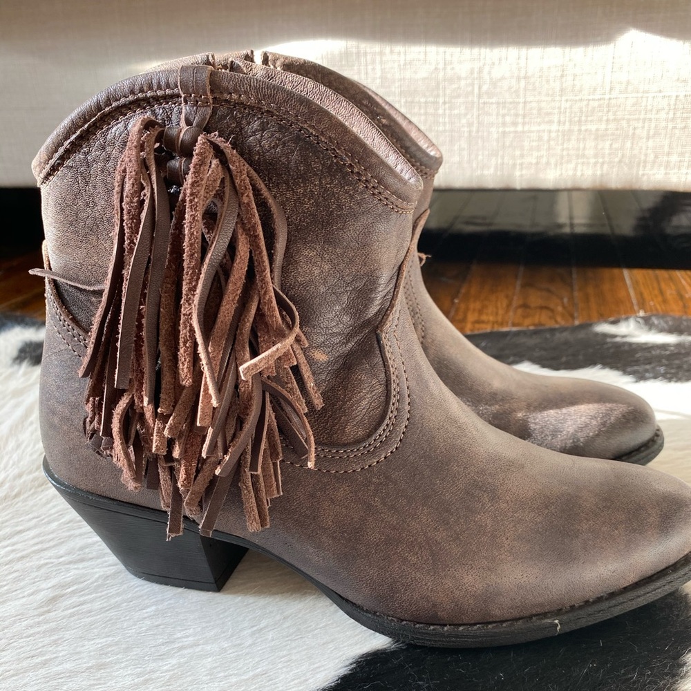 ARIAT booties with tassels